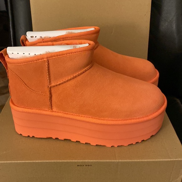 UGG Classic Ultra Mini Platform Boots - Picture 9 of 10